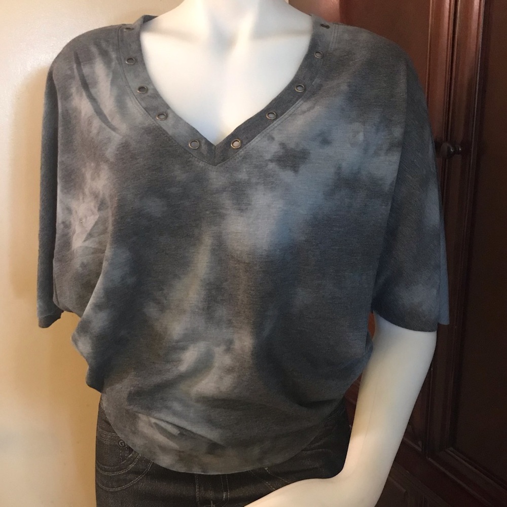 🆕 Catwalk Studio Dark Gray Loose Fitted Top-Small